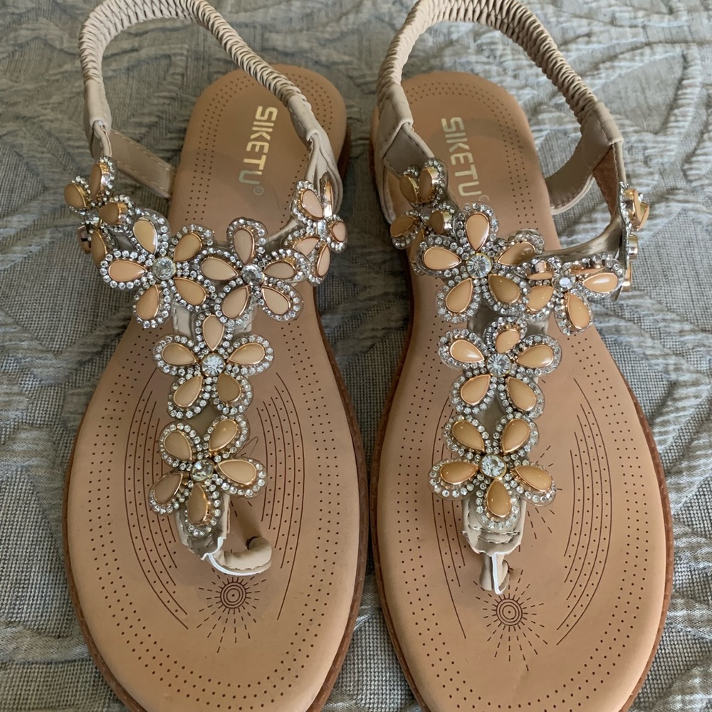 Sandals with pretty stone shaped flowers.
